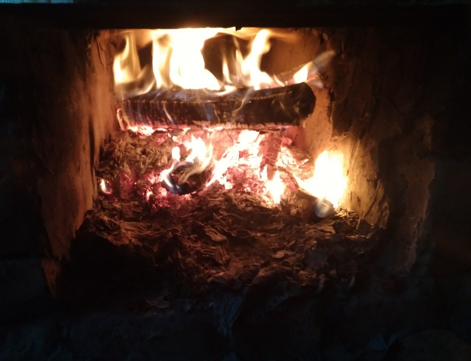 Піч з вогнем для приготування домашньої Чорної ковбаси. Фотогалерея